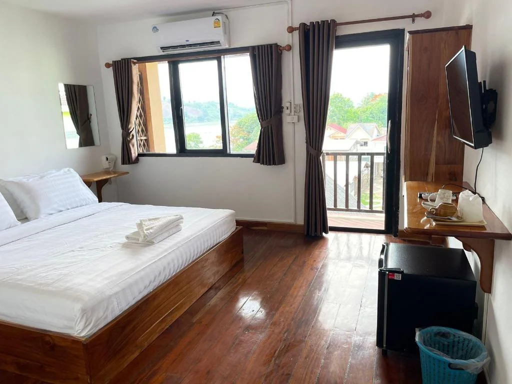 리버사이드 후아이사이 호텔 호텔 상세 정보 및 리뷰 River View Premier Deluxe Room - Bed